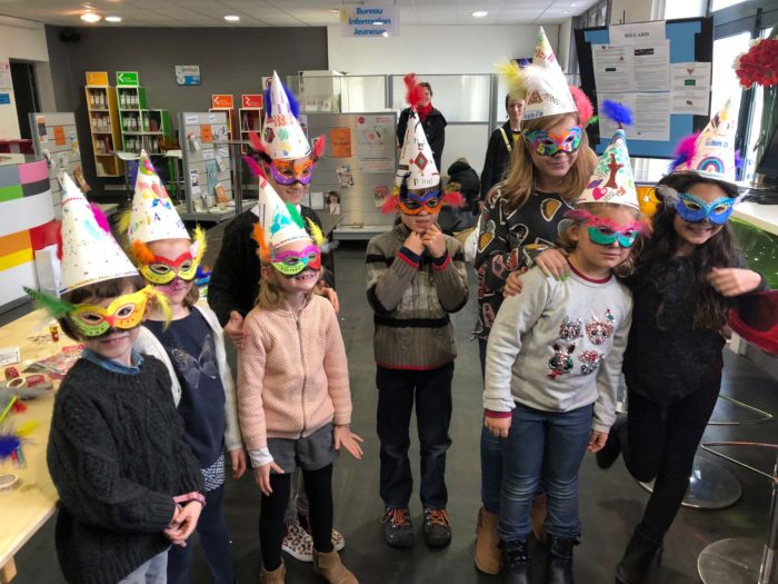 Enfants masqués activité loisirs Saint Jean De Luz