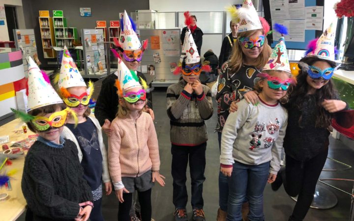 Enfants masqués activité loisirs Saint Jean De Luz