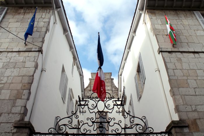 Drapeau En Berne Mairie Sjdl