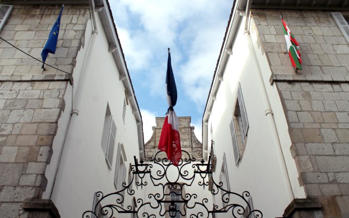 Drapeau En Berne Mairie Sjdl