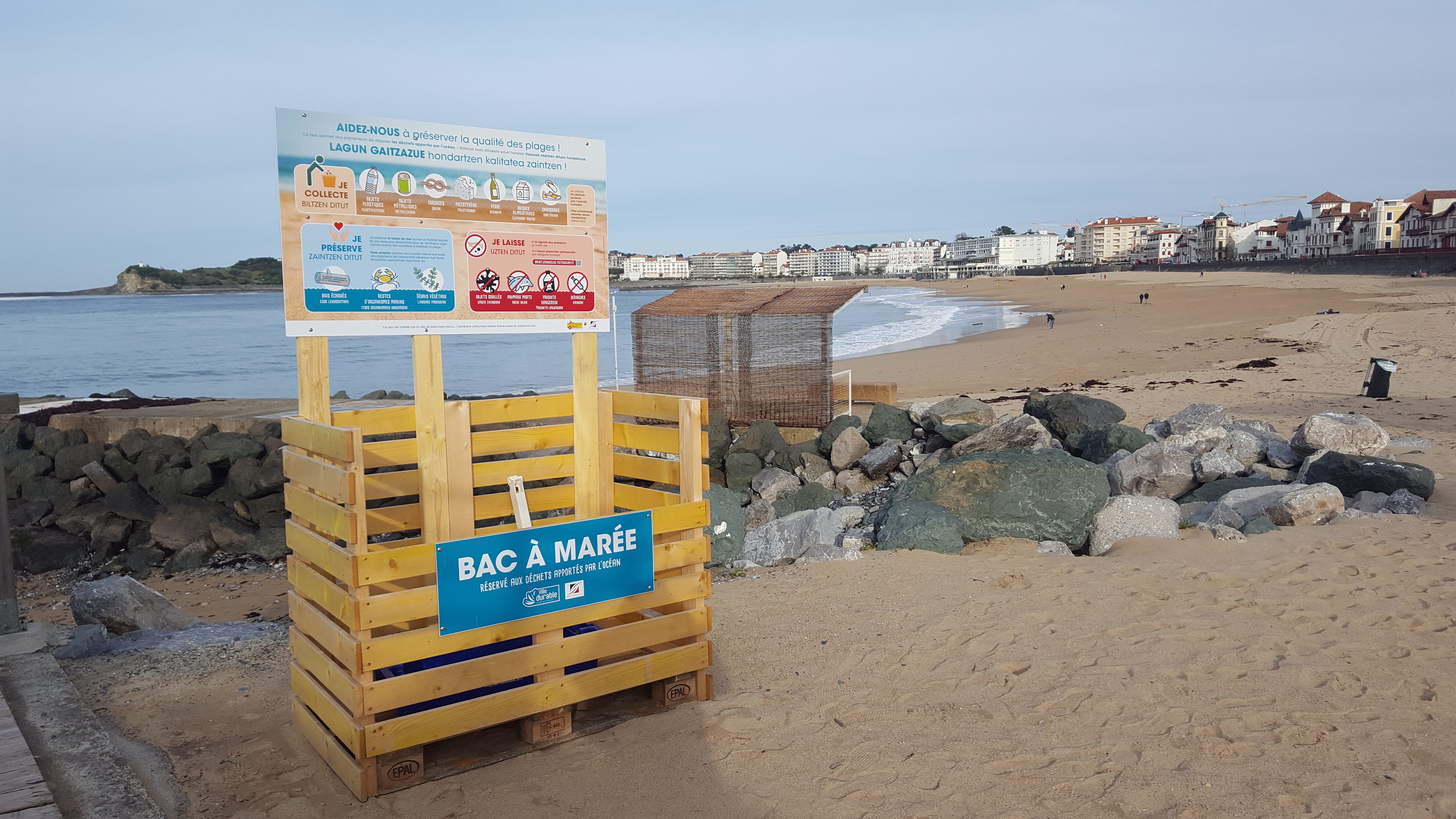 Huit  bacs   mar e  install s sur les plages  luziennes 