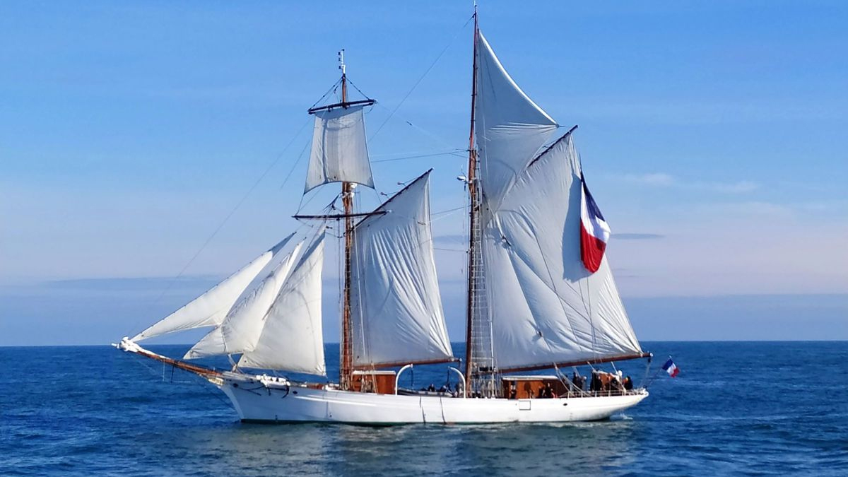 Escale de la goélette « Étoile » de la Marine nationale dans le port ...