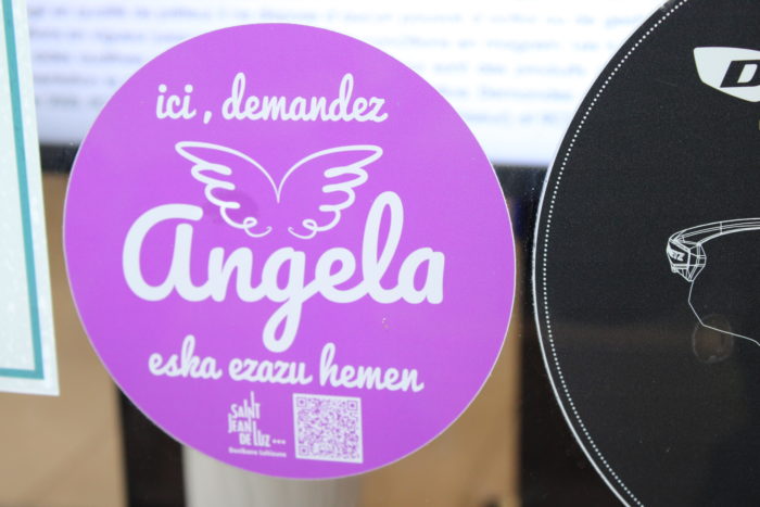 Demandez Angela Vitrine