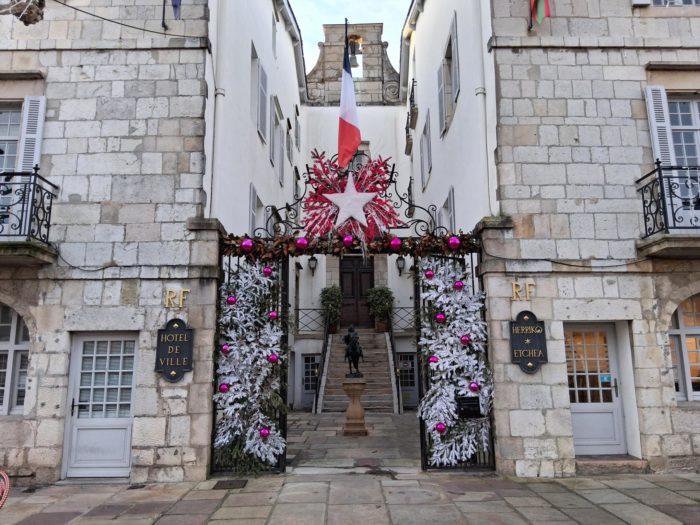 20251222 Façade Mairie Noël