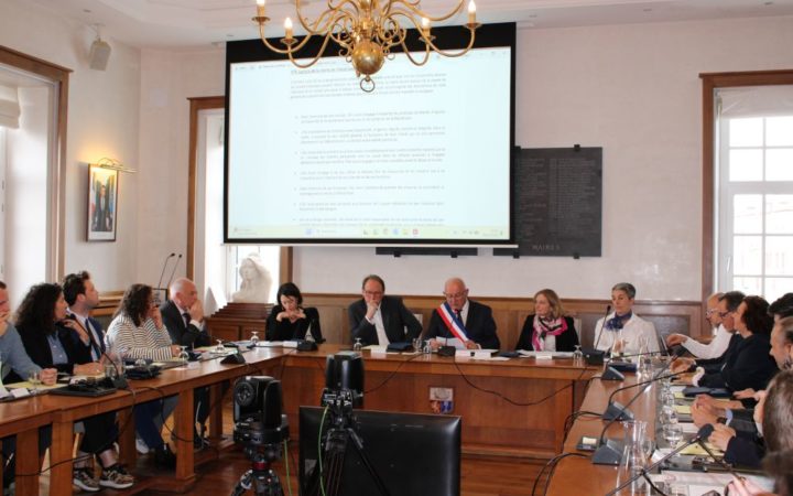 20260328 Maire écharpe8